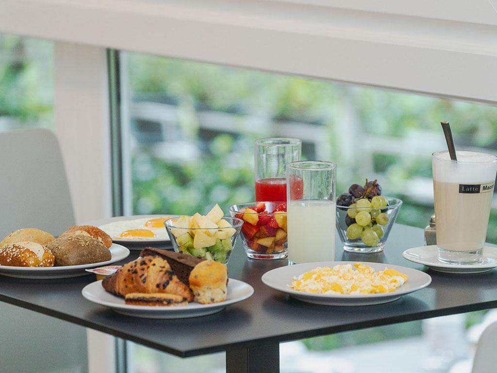 GALLERY BREAKFAST 